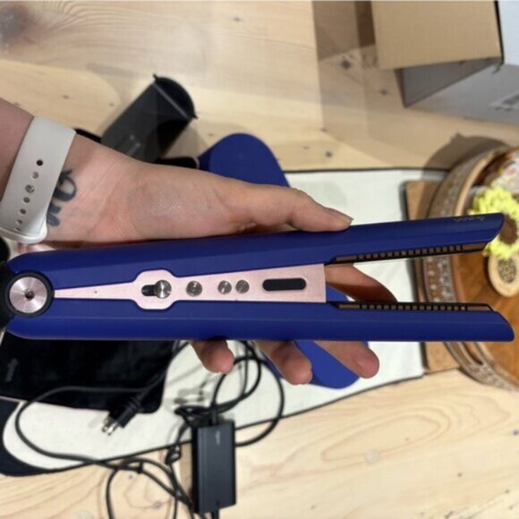 LIKE NEW- DYSON CORALLE STRAIGHTENER - Picture 6 of 6